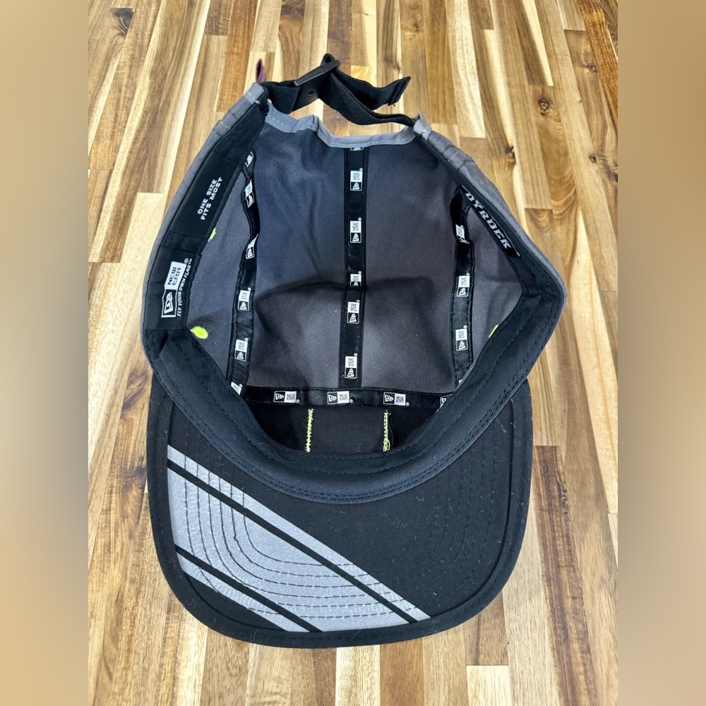 New Era DC Shoes Reflective Camp Hat - Picture 4 of 5